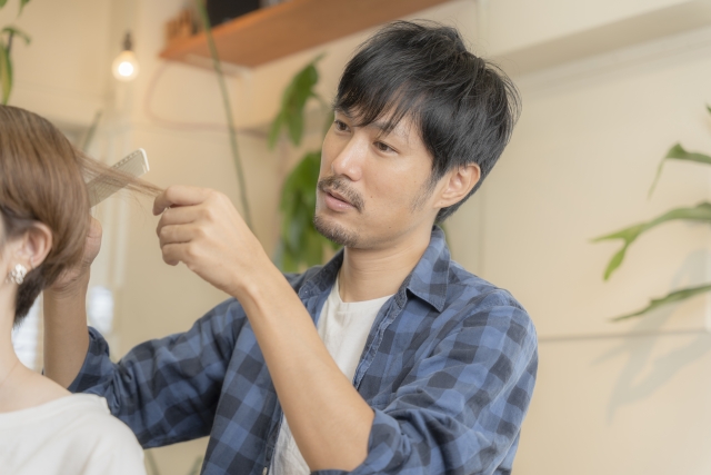 ヘアスタイリストになるには 仕事内容や資格 適性について解説 ヘアワークス